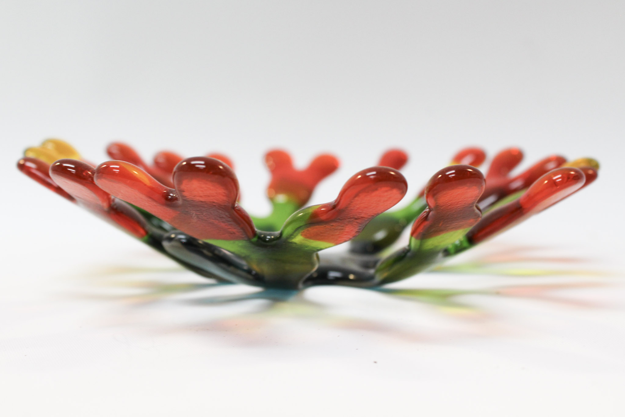 Open bowl with legs winging out 